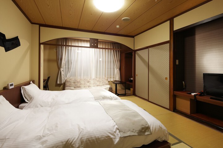 Room 10 of 43