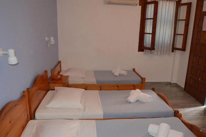 Room 3 of 10