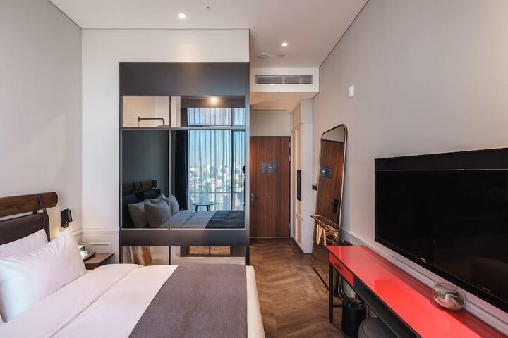 Room 8 of 35