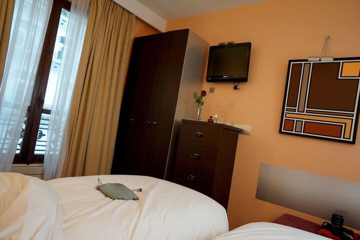 Room 19 of 37