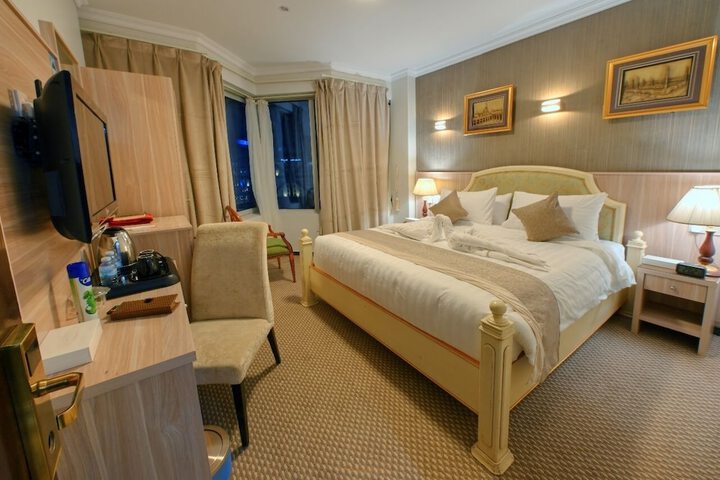 Room 9 of 15