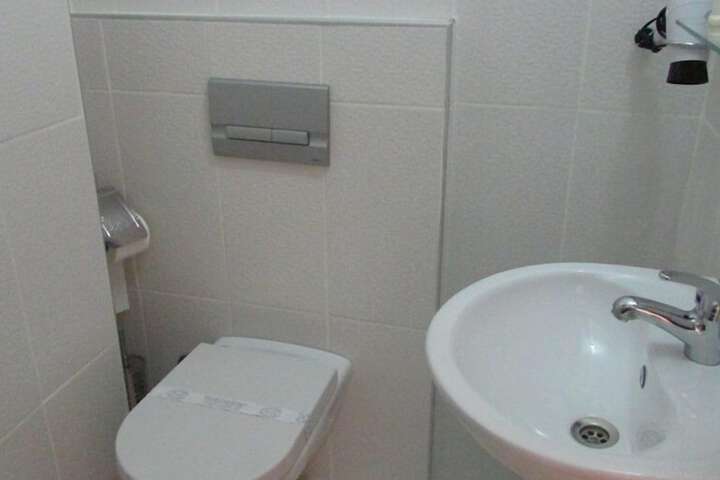 Room 42 of 72