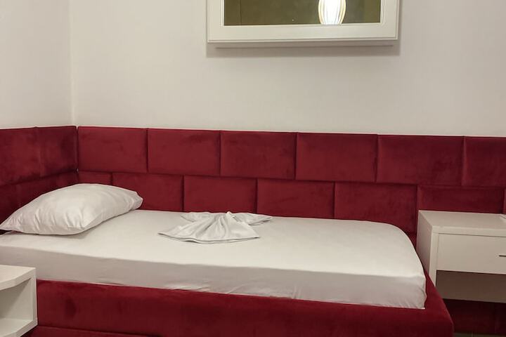 Room 5 of 32