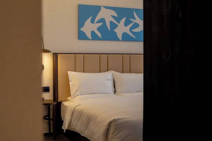 Room 25 of 104