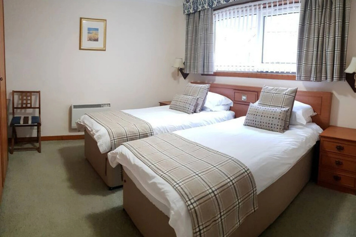 Room 4 of 10