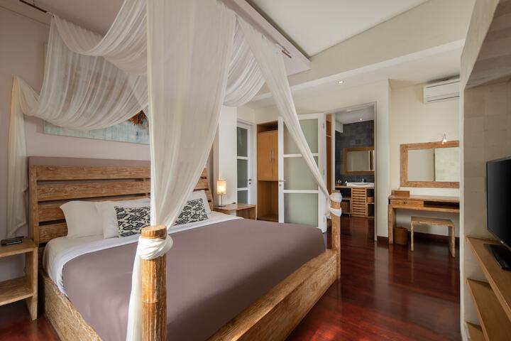 Room 10 of 43