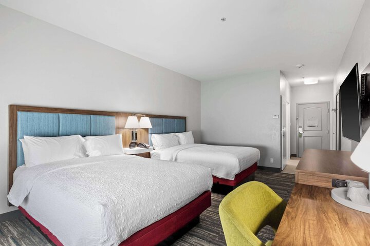 2 Queen Beds (4 of 8)