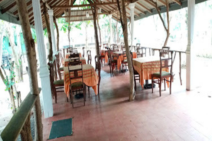 Dining 3 of 4