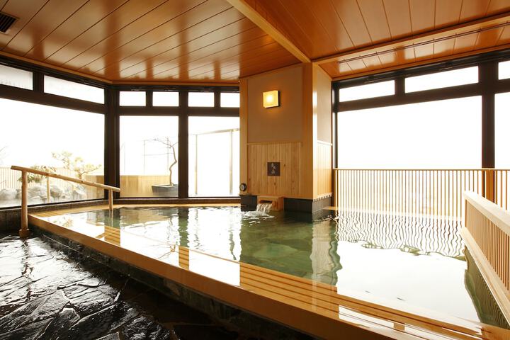 Pools & Facilities