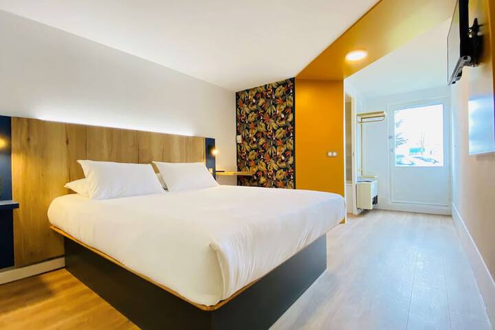 Room 4 of 33