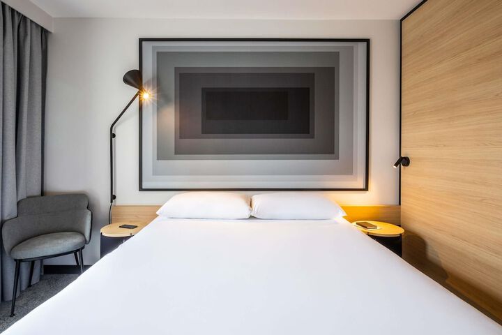 Room 5 of 38