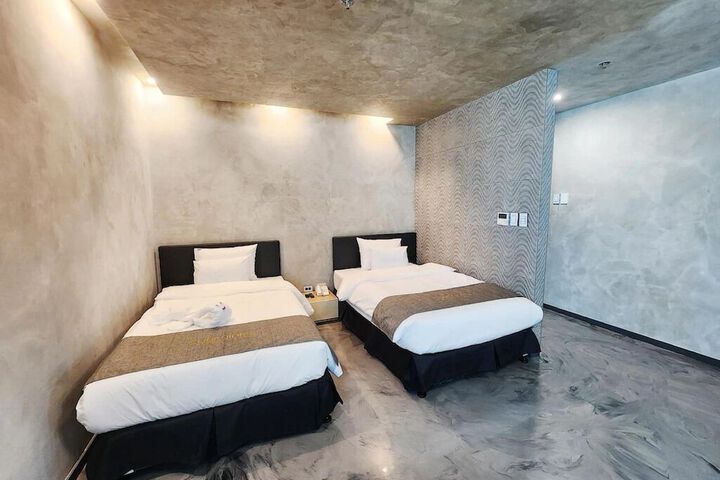 Room 5 of 88