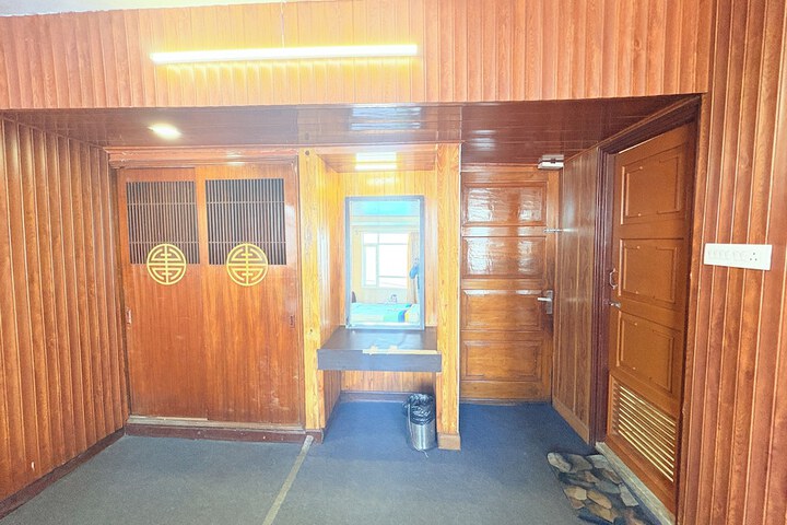 Room 12 of 43