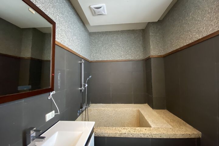 Room 15 of 16