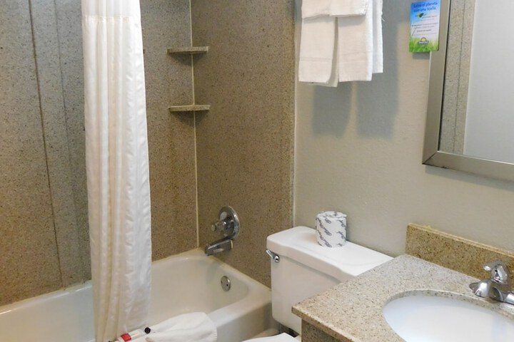 2 Queen Beds Deluxe Room (5 of 41)