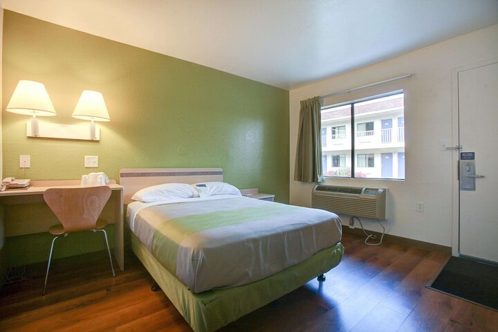 1 King Bed (6 of 10)