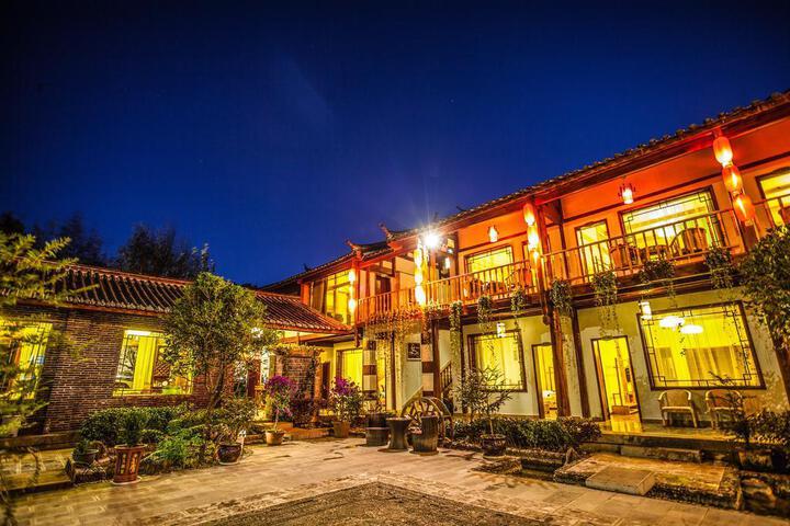 LIJIANG LEFT BANK HOLIDAY INN