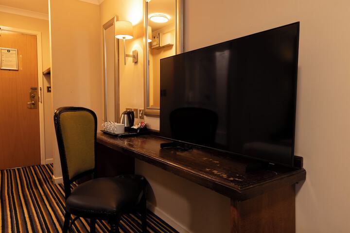 Room 13 of 27