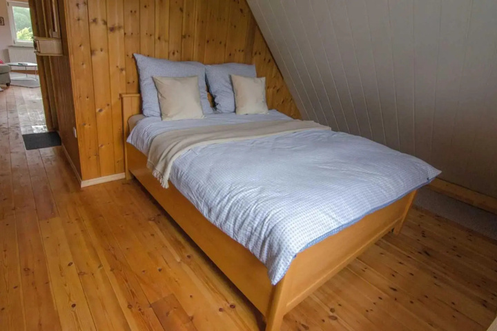 Room 4 of 11