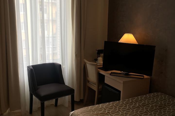 Room 12 of 84