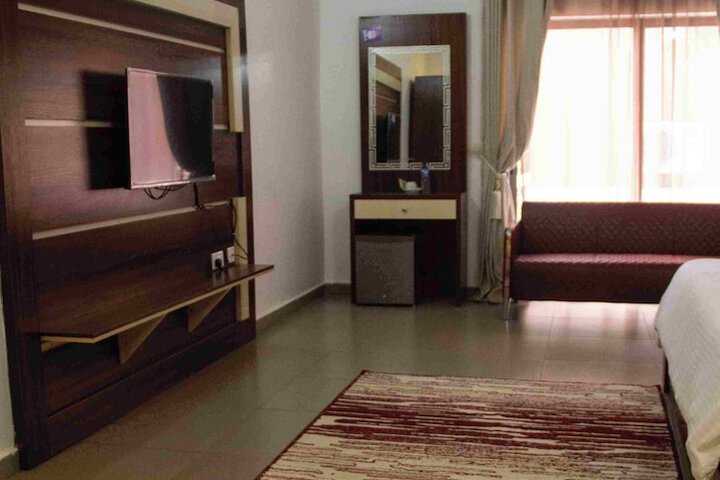 Room 13 of 26