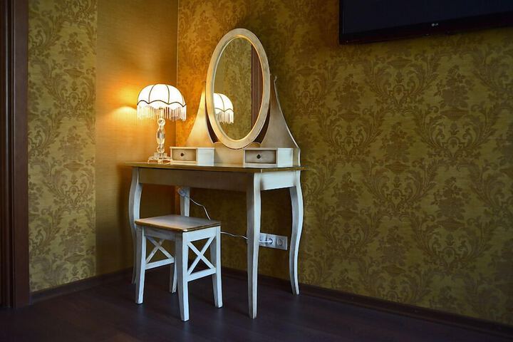 Room 27 of 43