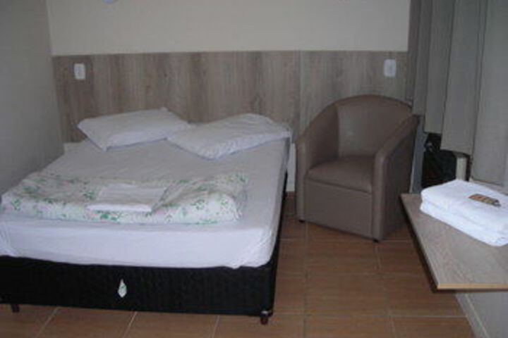 Room 11 of 16