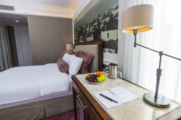 Room 4 of 39