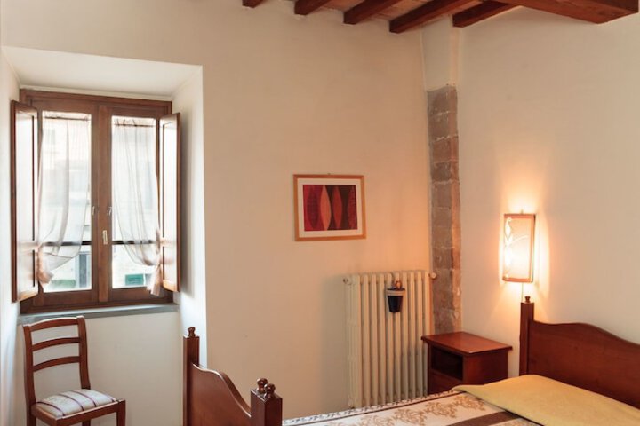 Room 3 of 32