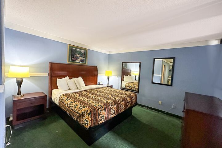 1 King Bed (12 of 13)
