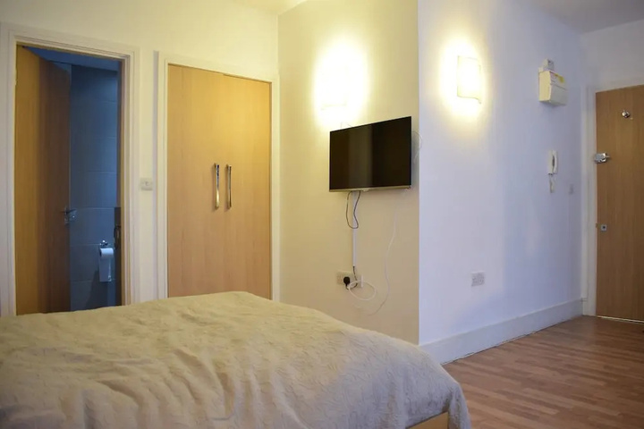 Image of Spacious Studio Flat in Central Kensington