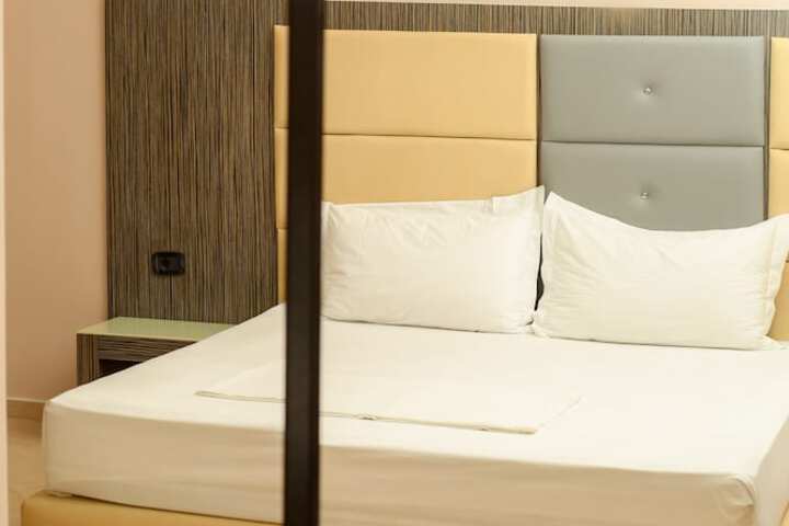 Room 26 of 218