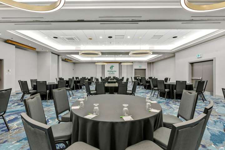 Ballroom/Hall 92 of 134