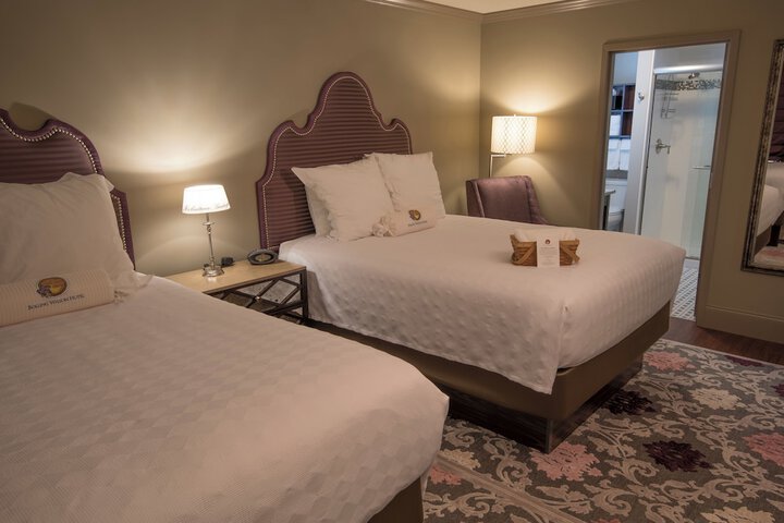 Deluxe 2 Queen Beds (2 of 3)