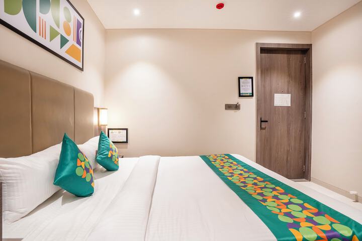 Room 21 of 34