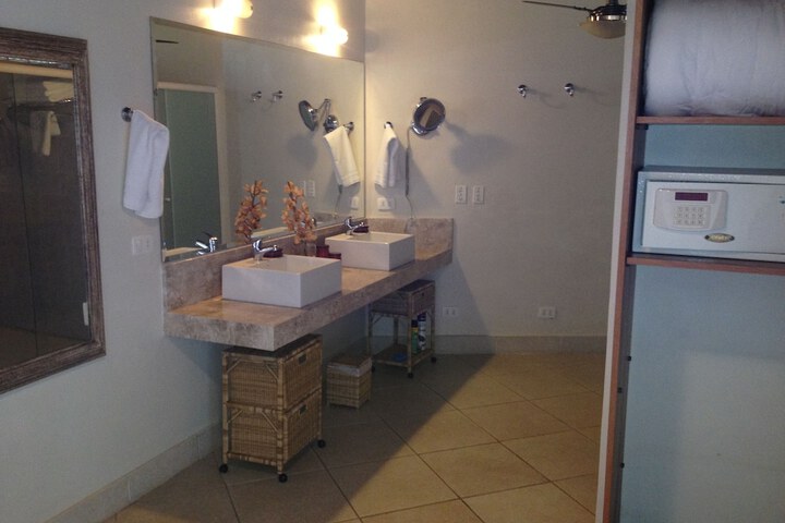 Room 27 of 66