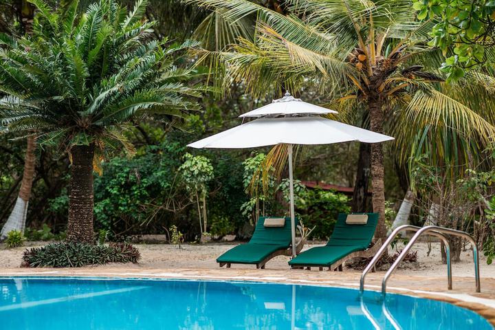 Hotel Pool
