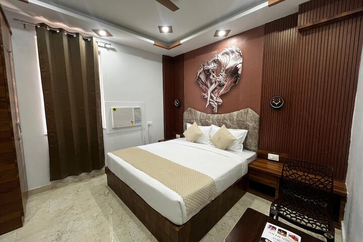 Room 6 of 24
