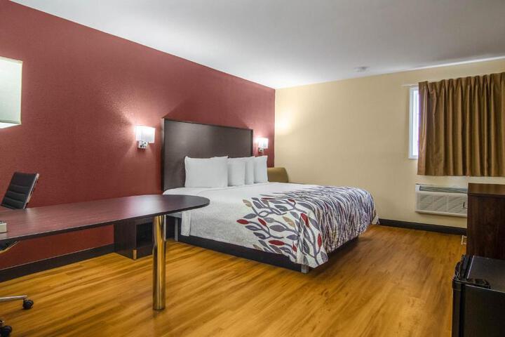 1 King Bed (7 of 19)