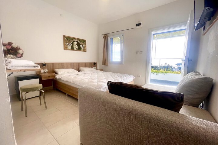 Room 3 of 40