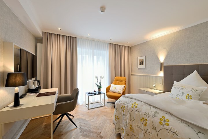 Room 16 of 77