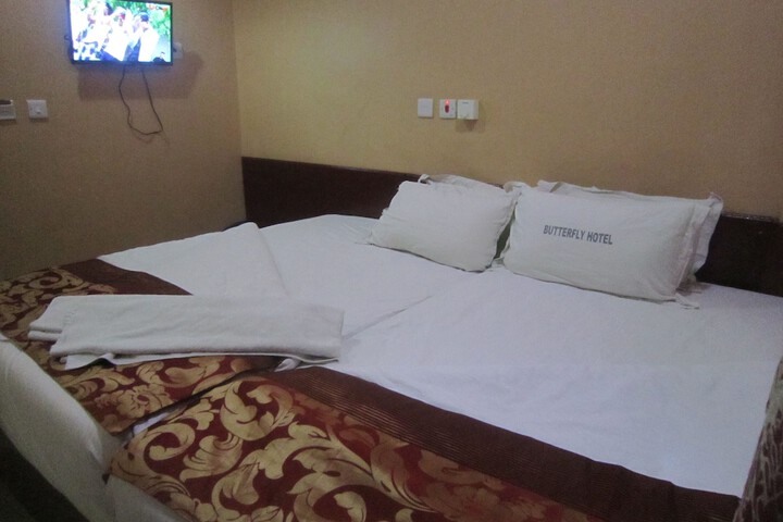 Room 18 of 33