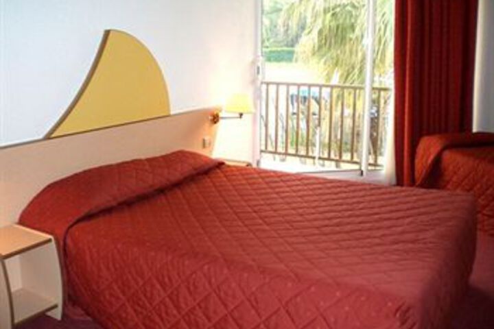 Room 4 of 7