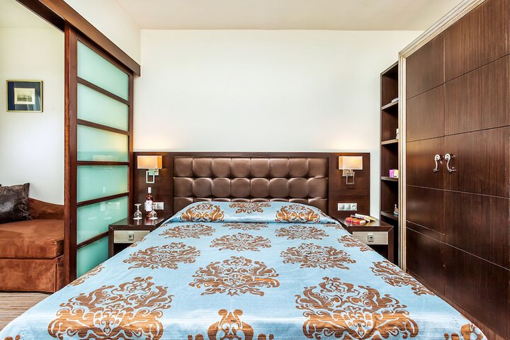 Room 15 of 90