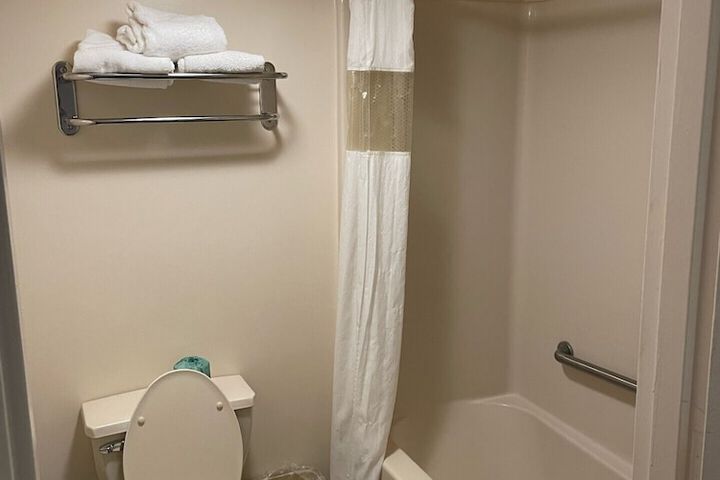 Room 28 of 40
