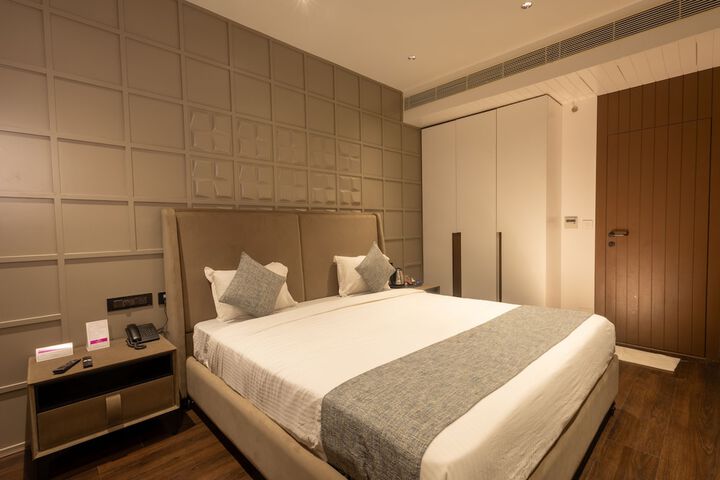 Room 5 of 38