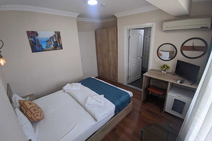 Room 9 of 48