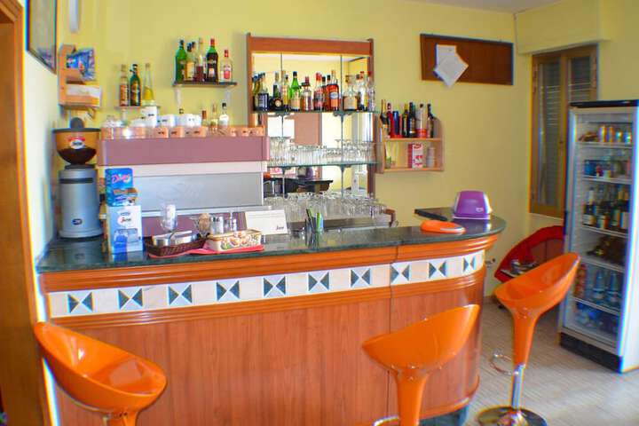 Lounge 18 of 25