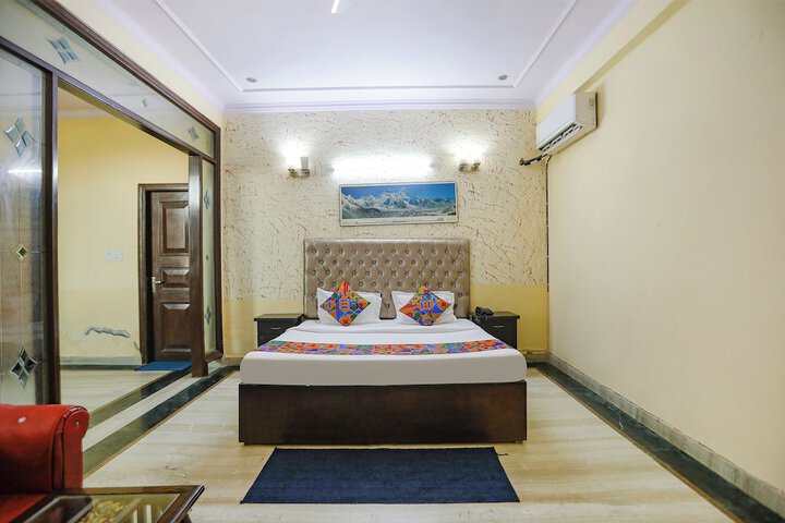 Room 18 of 28