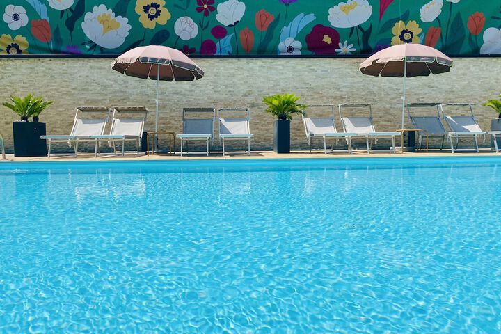 Hotel with Pool